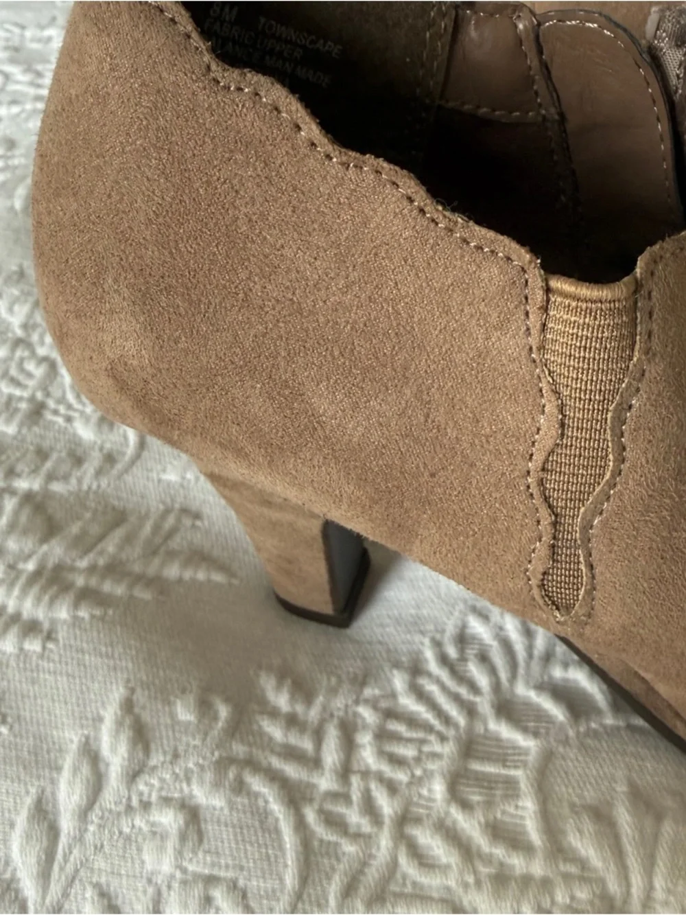 Aerosoles Faux Taupe Suede Ankle Booties - size 8